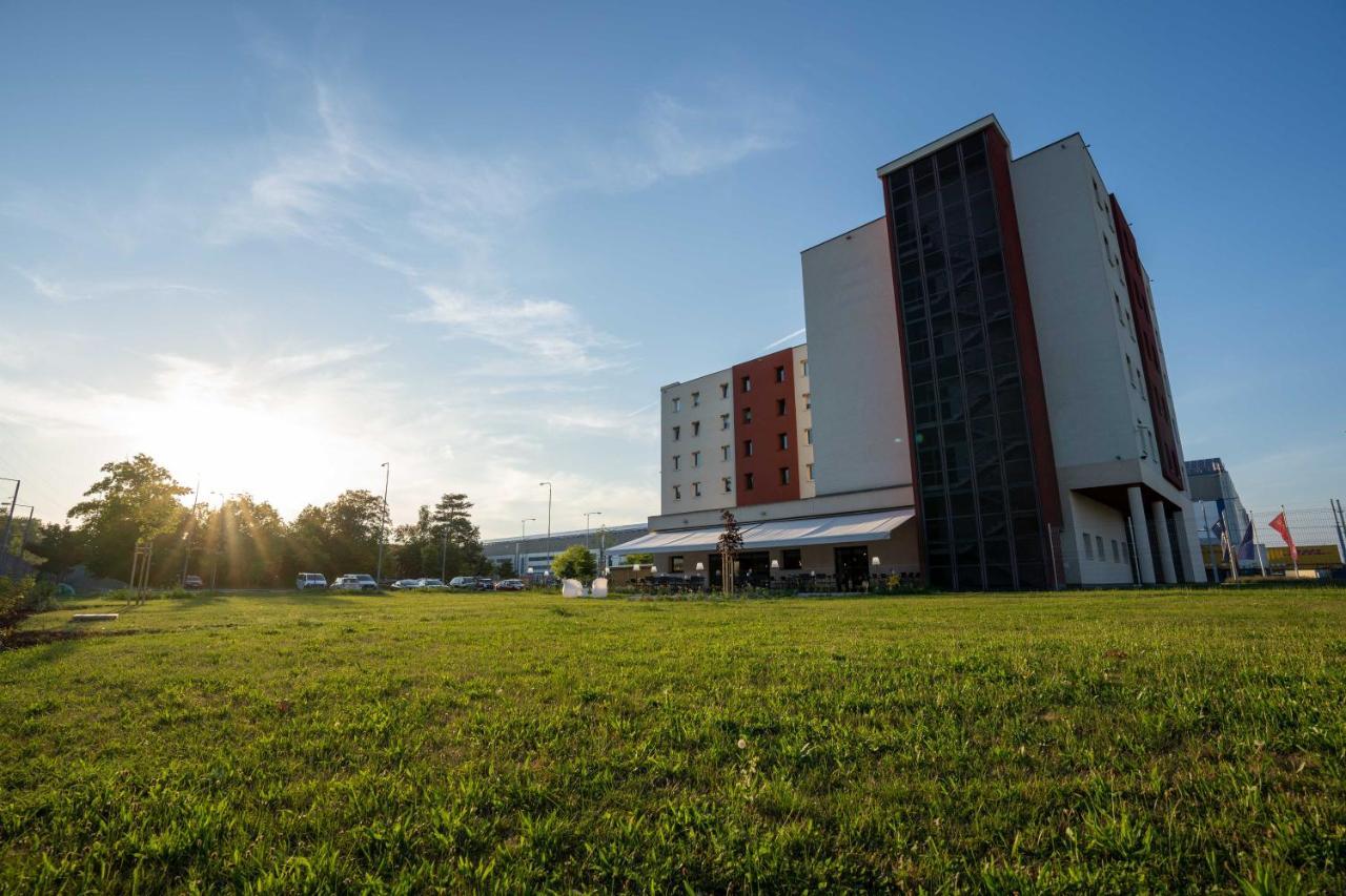 Ibis Hotel Plzen Exterior photo